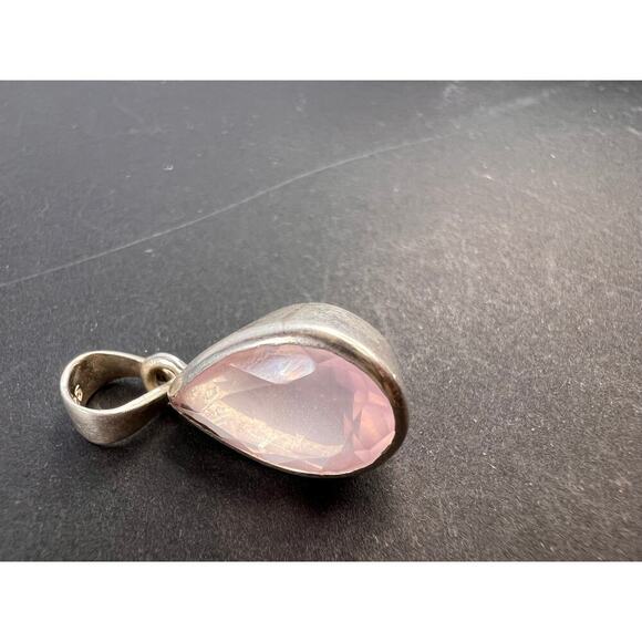 NEW Rose Quartz teardrop gemstone sterling silver pendant 3.34 grams - Picture 2 of 10
